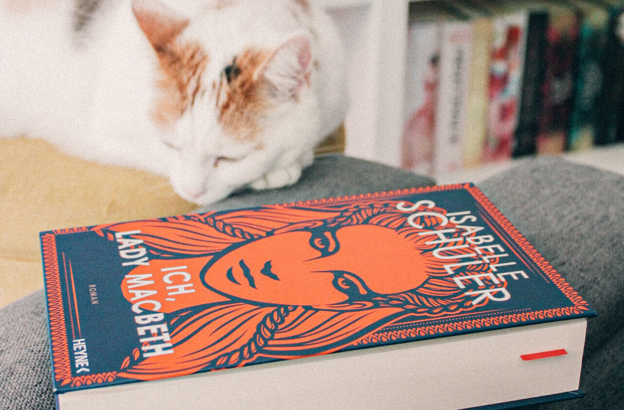 Ich, Lady MacBeth von Isabelle Schuler historischer Roman mit Katze