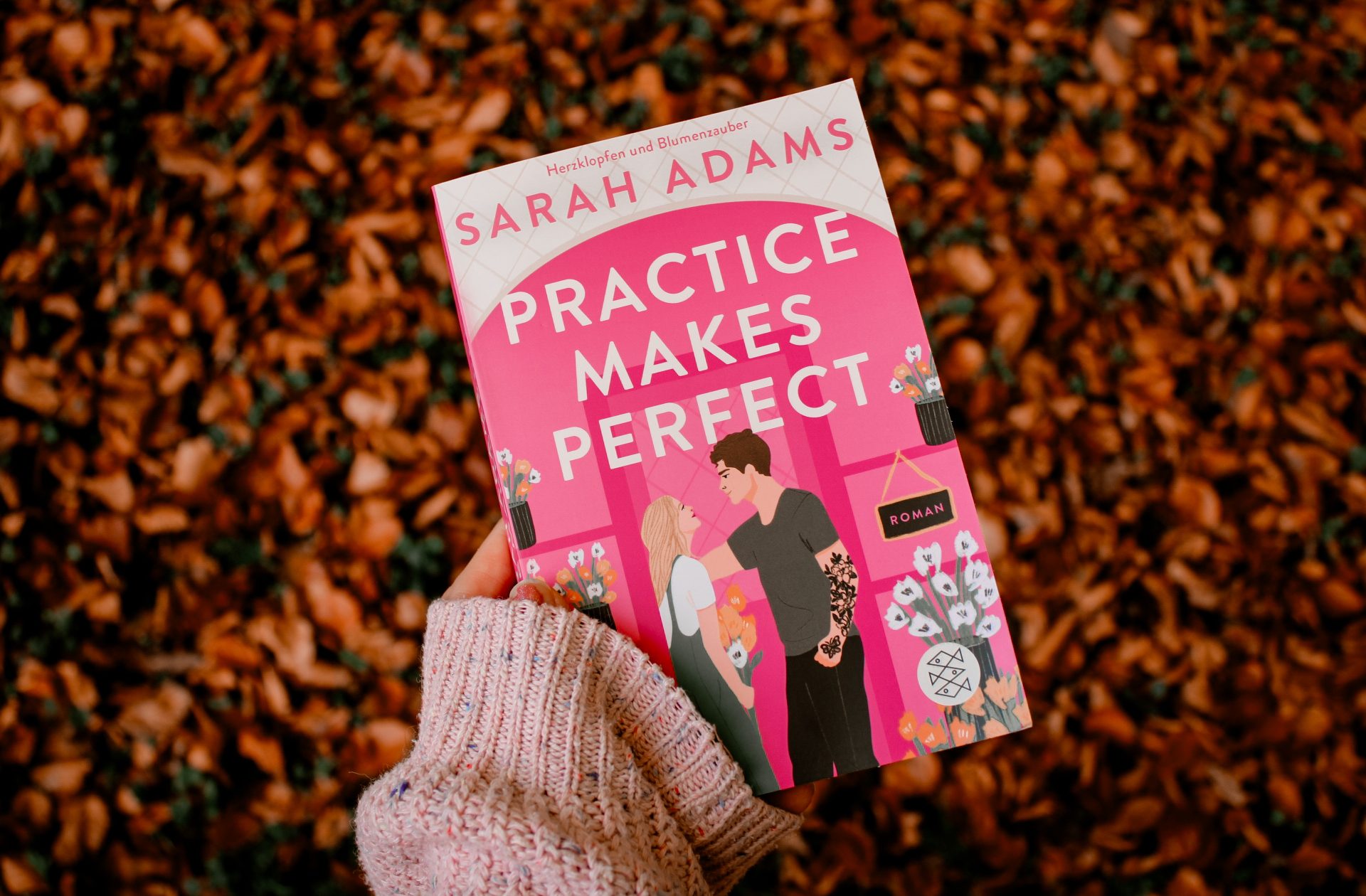 Practise Makes Perfect Sarah Adams Buch im Herbstlaub