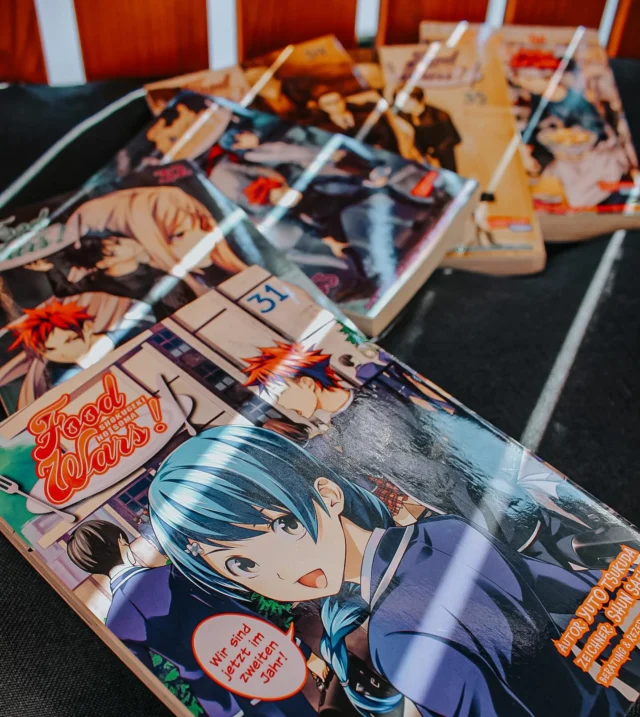 Welche Reihe habt ihr zuletzt beendet?
Ich habe im März „Food Wars“ beendet und damit auch die erste lange Manga Reihe.😂
Mein Manga Regal besteht nämlich ansonsten fast nur aus angefangen Reihen. Die nächste Mangareihe steht auch schon bereit. Ich habe mir die ersten beiden Bände von „Jujutsu Kaisen“ gekauft und bin schon sehr gespannt auf die Reihe.😍
#manga #foodwars #carlsenmanga #lesen #buchverrückt #mangaaddict